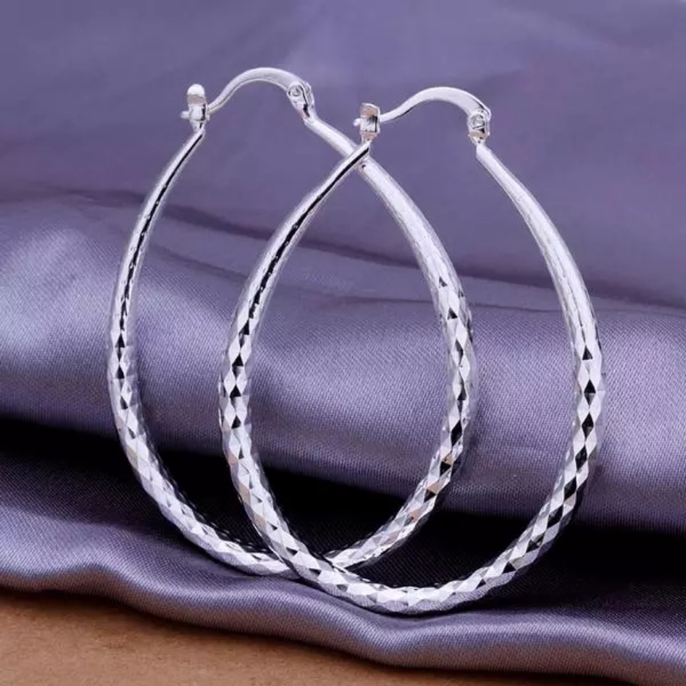NEW SILVER DIAMOND SHAPED HOOP EARRINGS